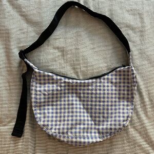 BAGGU Blue and White Gingham Medium Crescent